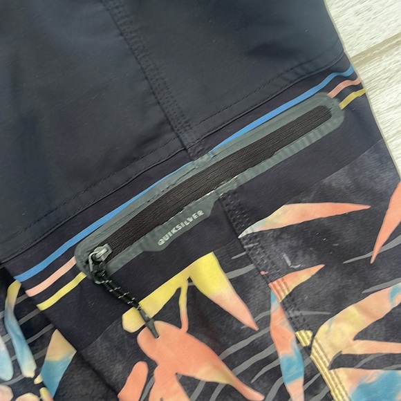 Quicksilver Swim Trunks - Picture 4 of 5